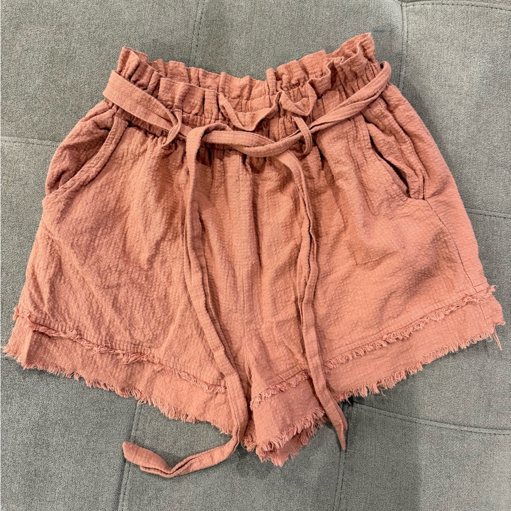 High Waist Ruffle Hem Shorts in Dusty Pink